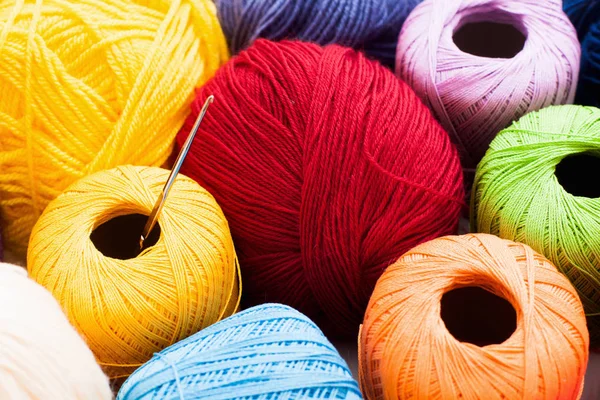 Crochet and colorful knitting thread background — Stock Photo, Image