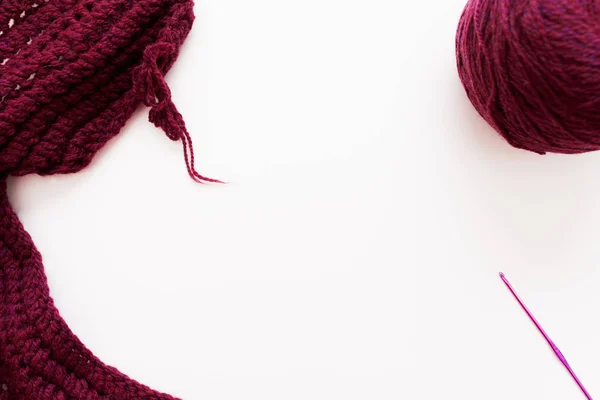 Knitted vinous scarf with thread and crochet — Stock Photo, Image