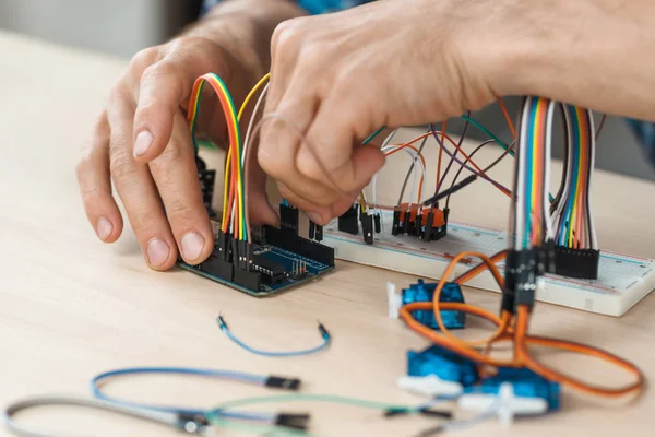 Electronic component connected with breadboard — Stock Photo, Image