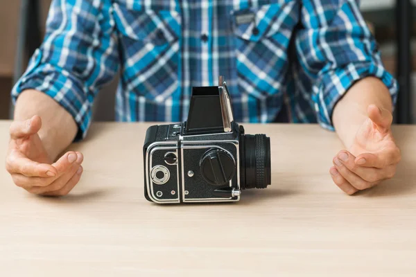 Professional retro photo camera presentation — Stock Photo, Image