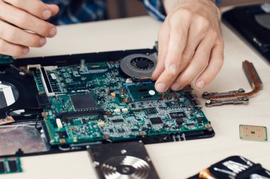 Laptop tamir dükkanı, demontaj yakın çekim