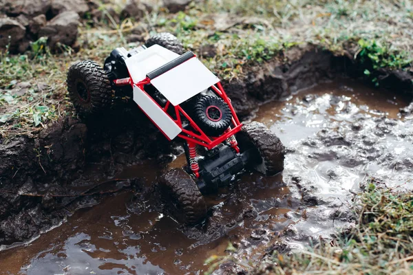 Toy rc car rising from puddle of mud — Stock Photo, Image