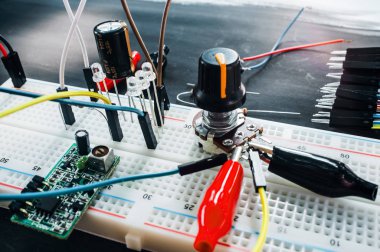 Prototipleme elektronik kurulu bileşenleri ile