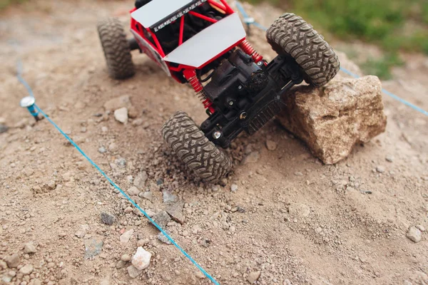 Top view on rc car overcoming rock block — Stock Photo, Image