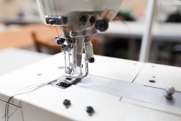 Sewing machine head close-up free space — Stock Photo, Image