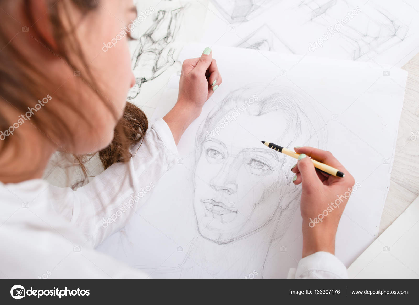 Елочка в графическом редакторе. Уроки изо спонтанные формы. Человек в движении проволочный. Сначала рисуют или. Сначала рисуют или.