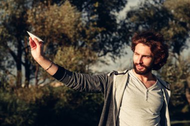 Kağıt Uçak doğa boş alan, başlatma adam