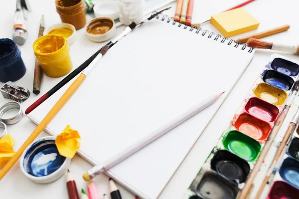 Yaratıcı sanatçı mockup parlak işyeri