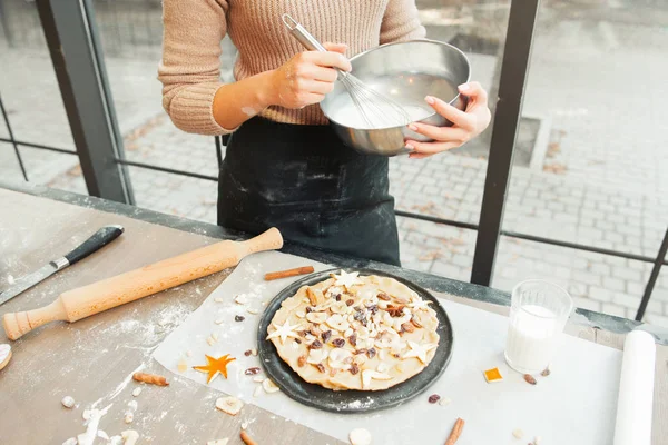Preparing holiday pie at kitchen free space — Stock Photo, Image