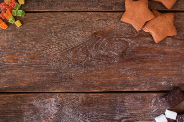 Tatlılar düz boş ahşap masa koymak