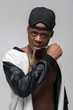 Afroamerican adam portresi. Zengin gurur gangster.