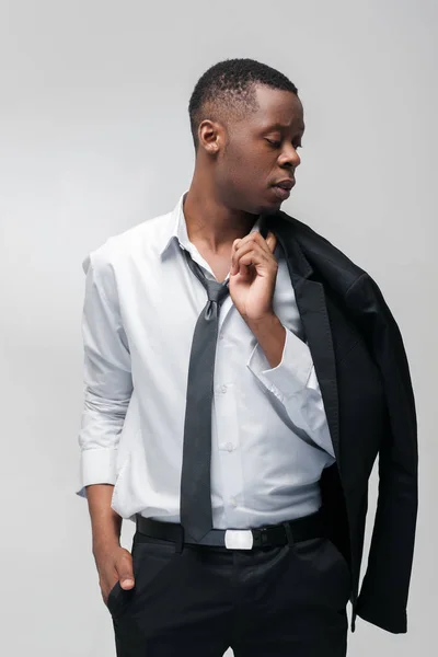 Afroamericano modello di moda uomo in costume fantasia — Foto Stock