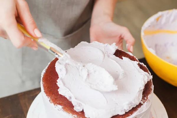 Weiße Sahne für Süßigkeiten und Desserts hausgemacht — Stockfoto