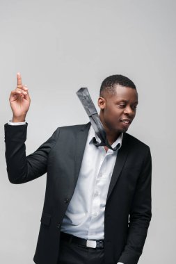 Afroamerican adam elbiseli taze fikir var. Çözme,