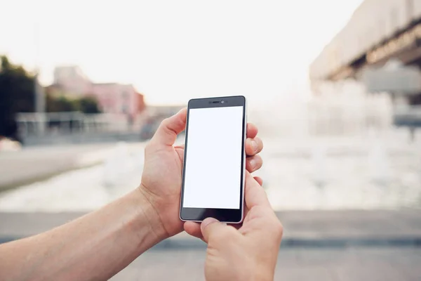 Selfie mobil açık havada ile yapım. Boş ekran. — Stok fotoğraf