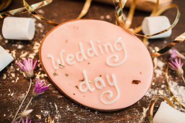 Düğün günü arka plan. Dekorasyon için tatlılar.