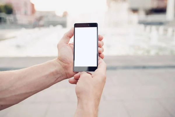 Hände mit leerem Bildschirm Smartphone Nahaufnahme — Stockfoto