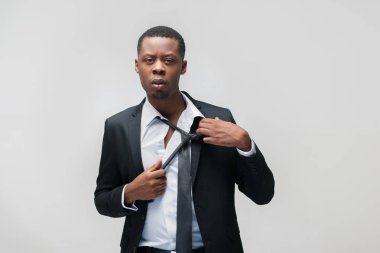 Yorgun Afro-Amerikan office adam portresi