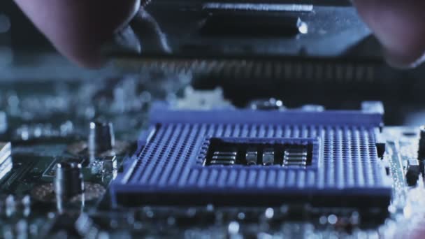 Wartung Computer CPU-Upgrade der Hauptplatine. — Stockvideo