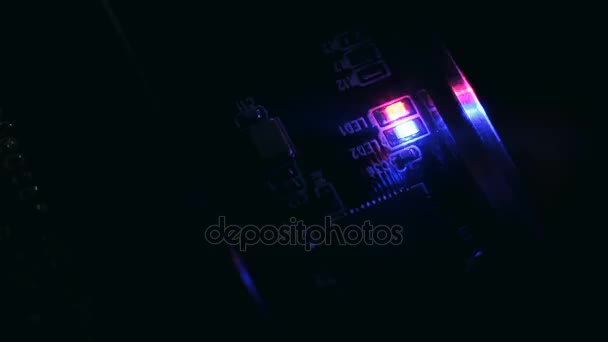 Schleifenaufnahmen von blinkenden LED auf hdd — Stockvideo