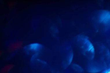 Arka plan mavi bulanık ışıklar soyut