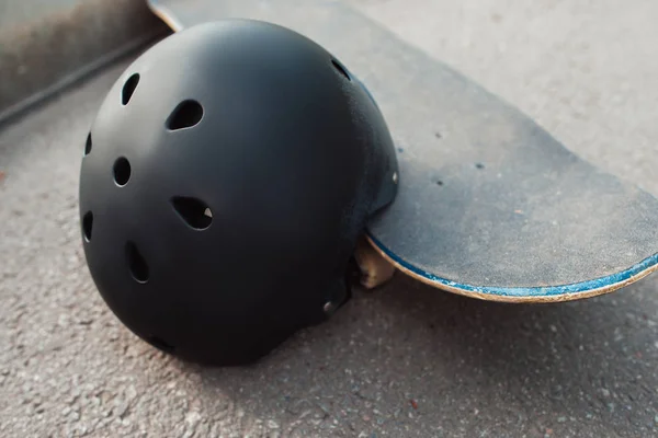Skateboard halmet. Head protection from injoury — Stock Photo, Image