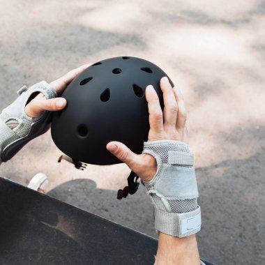 Kaykay halmet ve eldiven acessorise