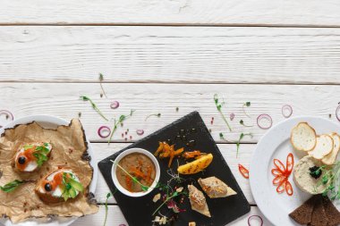 Boş ahşap alan çeşitli mezeler