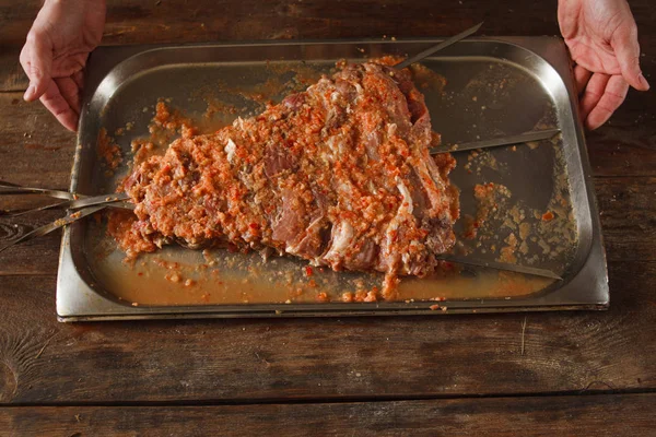 Lezzetli kebap şiş üzerinde gösterimi