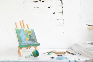 Sanat stüdyosu. Yaratıcı ressam işyeri