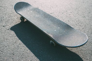 Yolda kaykay. Aşırı spor meydan okuma