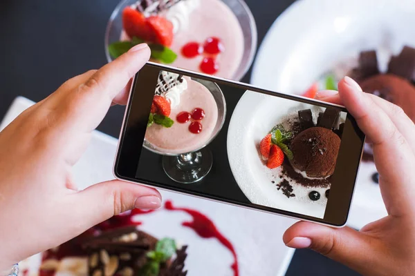 Fotografía gastronómica de postres dulces por smartphone —  Fotos de Stock