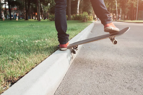 Skateboarding tricks of young hipster man — Stock Photo, Image
