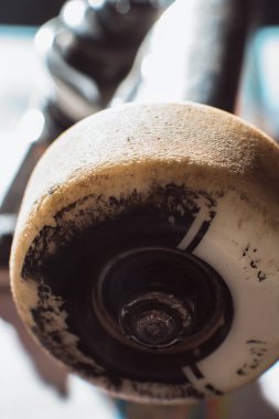 Kaykay tekerlek kamyon üzerinde kapatın