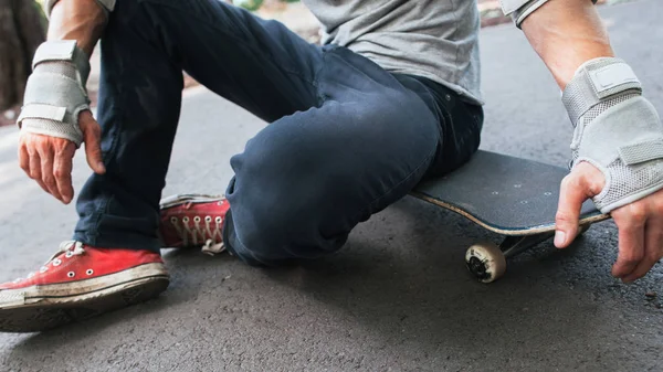 Tanınmayan skater bir sonraki yarışma için hazır