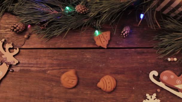 DIY gingerbread man cookies on wooden backdrop. — Stock Video