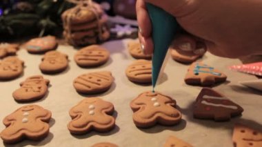 Noel çerezleri dekorasyon süreci