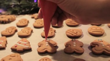 Noel çerezleri dekorasyon süreci