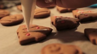 Noel çerezleri dekorasyon süreci