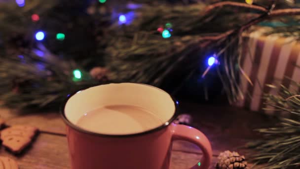 一杯牛奶咖啡的美味圣诞假期 — 图库视频影像