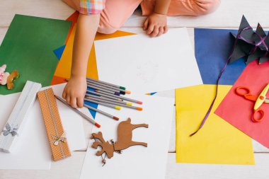 Noel kartları oluşturma. Renkli çocukluk