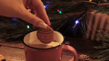 Latte ve çerezler ile kış tatili