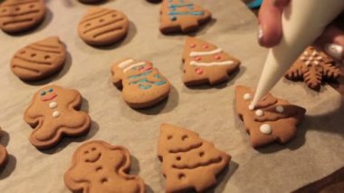 Noel çerezleri dekorasyon süreci