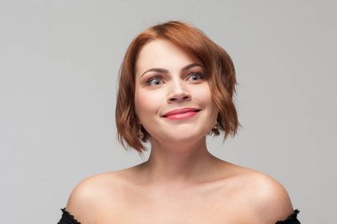 Mutlu bir sürpriz. Modern neşeli gençlik