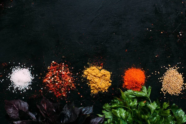 Spice żywności wymieszać organicznych ciemne tło — Zdjęcie stockowe