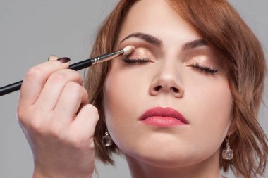 Güzellik modeli tarzı. Çıplak makyaj eğitimi