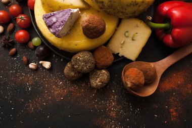 Peynir ürün yelpazesine sahip. Süt süt ürünleri