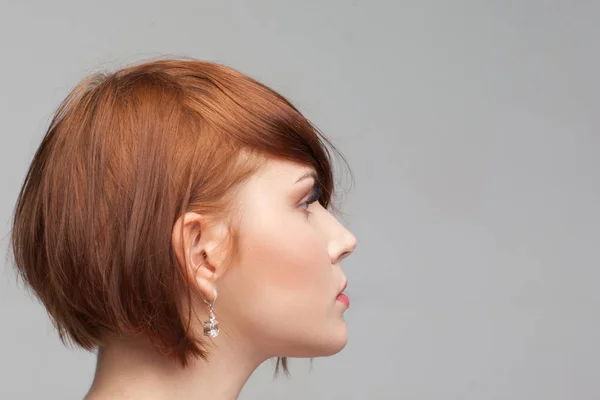 Przykład fryzurę kobiece. Piękno portret — Zdjęcie stockowe