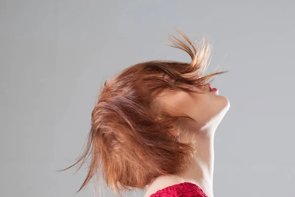 Приємне відчуття. Реклама жіночої зачіски — стокове фото