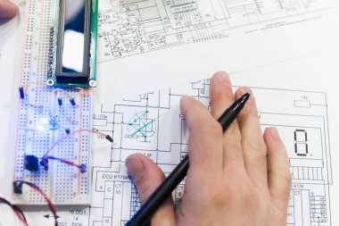Evrak elektro düzeni breadboard kavramı.